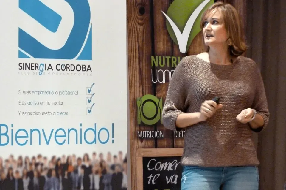 La nutricionista Vanesa Cortés durante su charla sobre el metabolismo